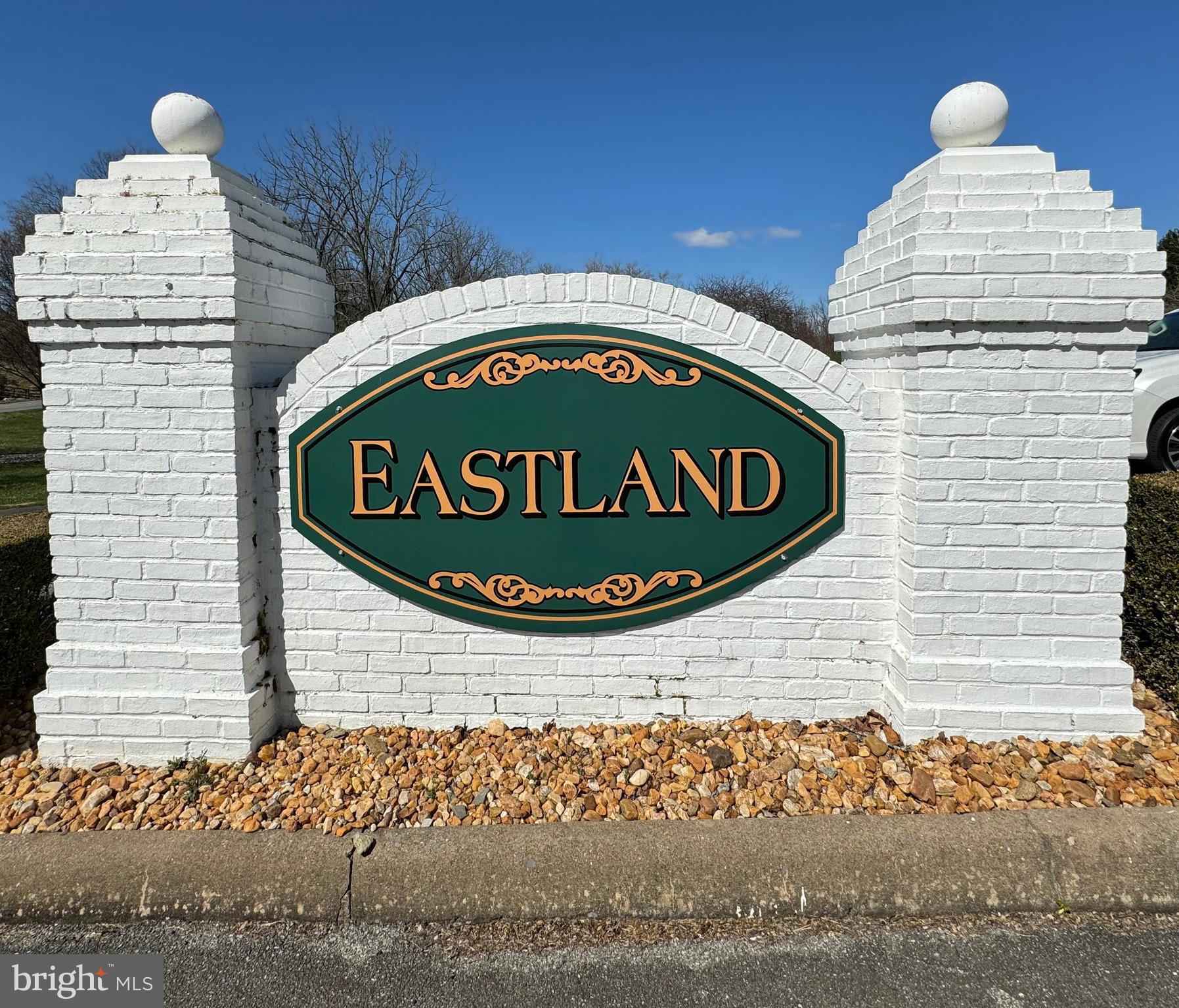 890 Eastland Dr