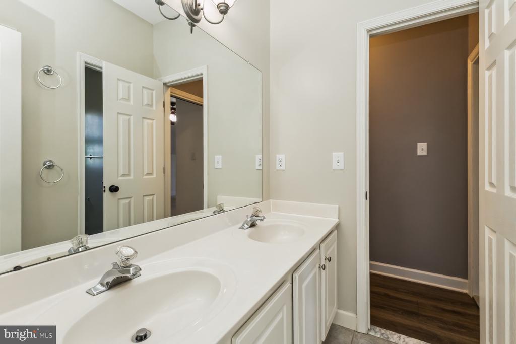 41 DORAL CT