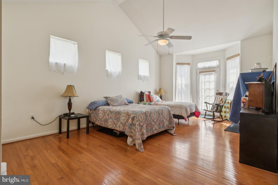 61 Calmes St
