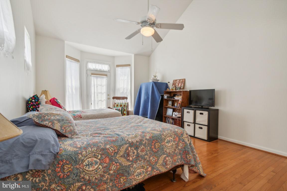 61 Calmes St