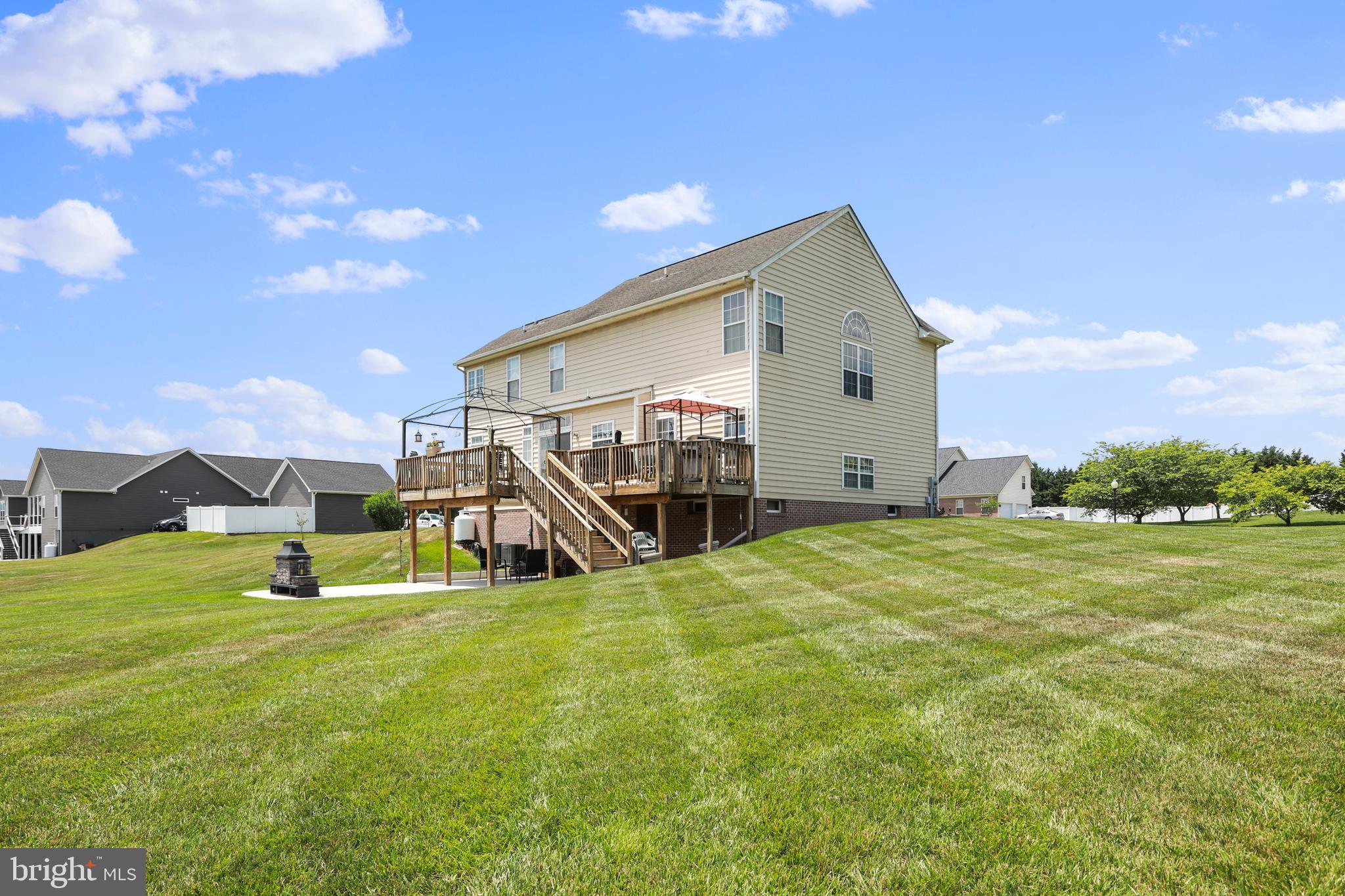 118 Carriage Dr
