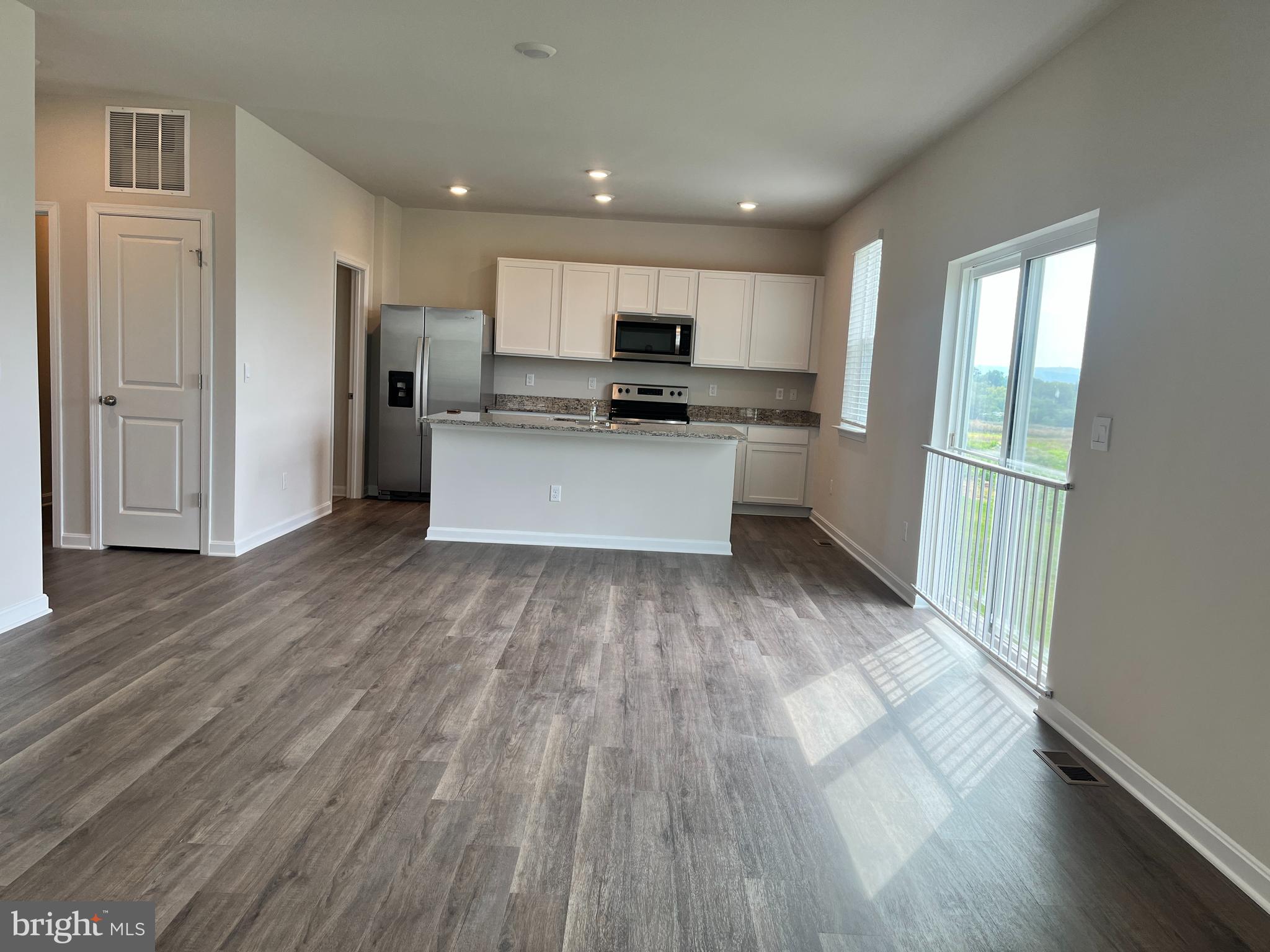 286 CENTERGATE DR