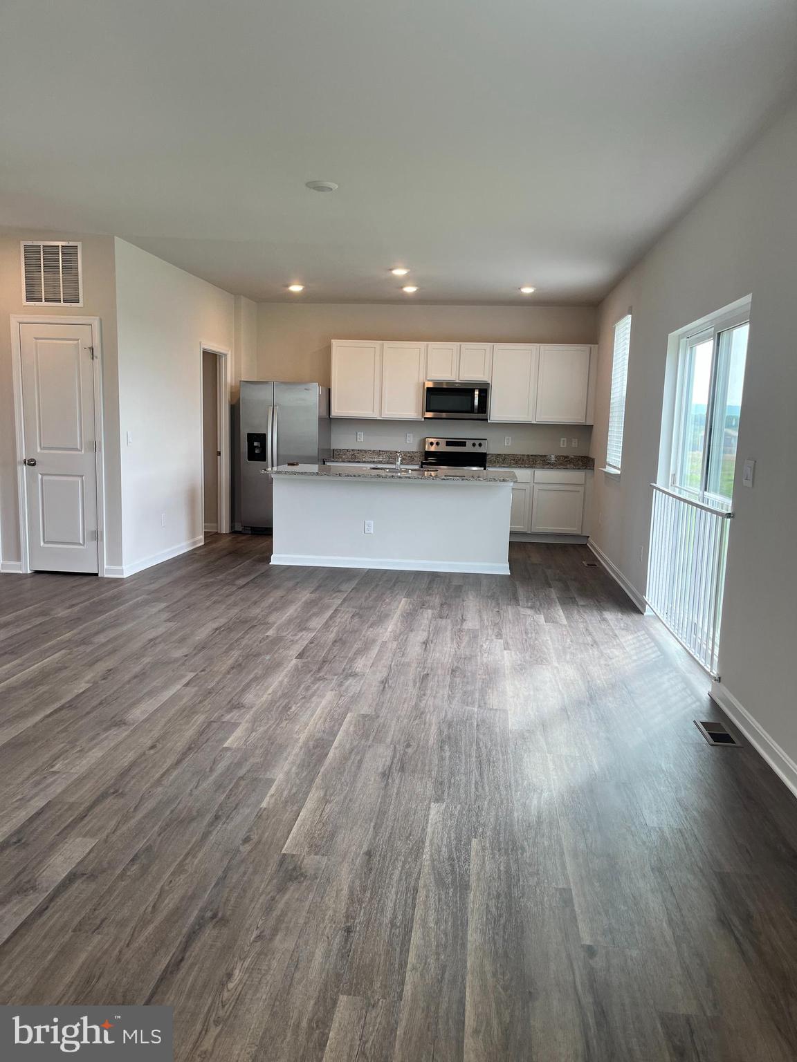 286 CENTERGATE DR