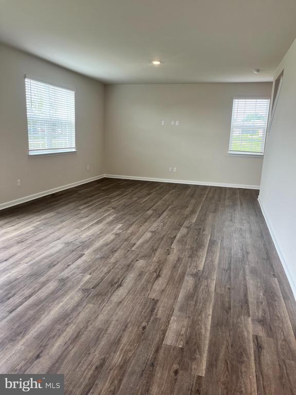 286 CENTERGATE DR