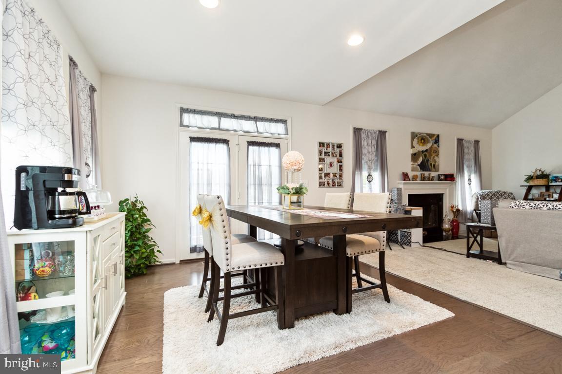32 CHALICE FLOWER CT