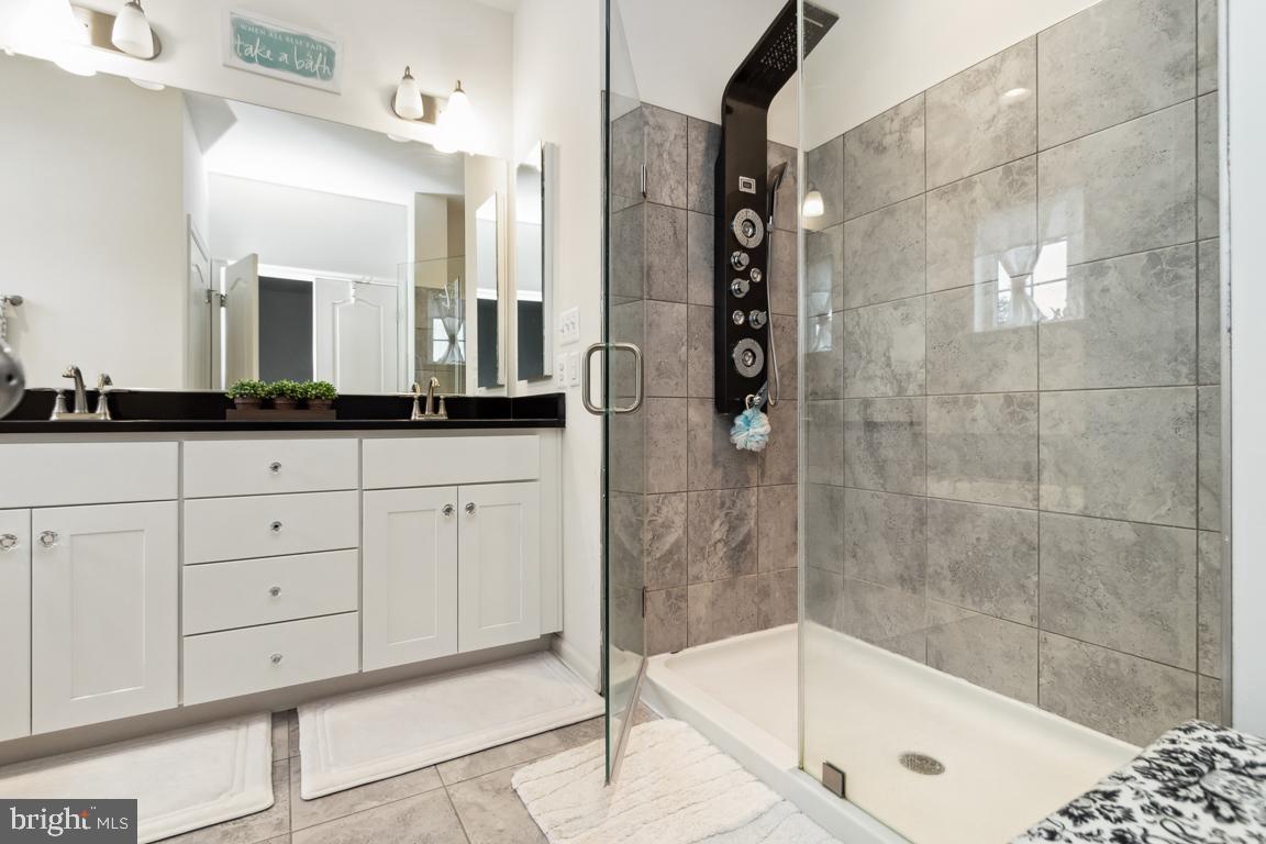 32 CHALICE FLOWER CT