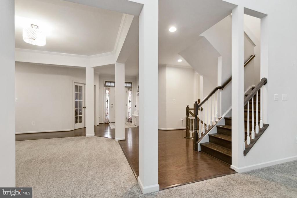 32 CHALICE FLOWER CT