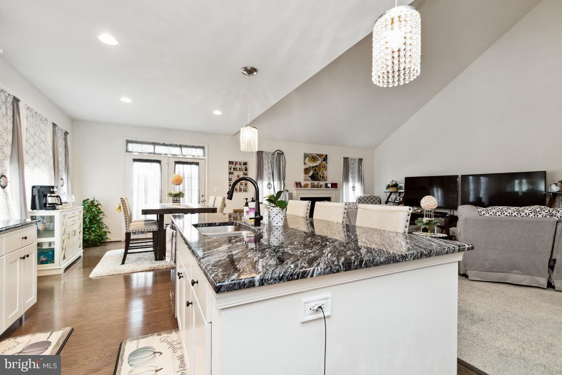 32 CHALICE FLOWER CT