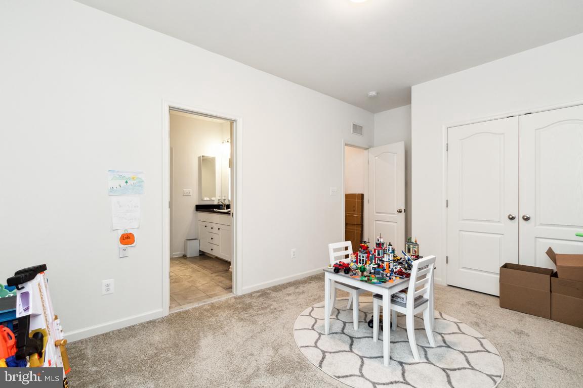32 CHALICE FLOWER CT