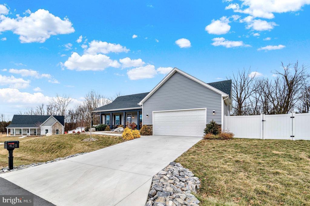 428 MOONSTONE DRIVE