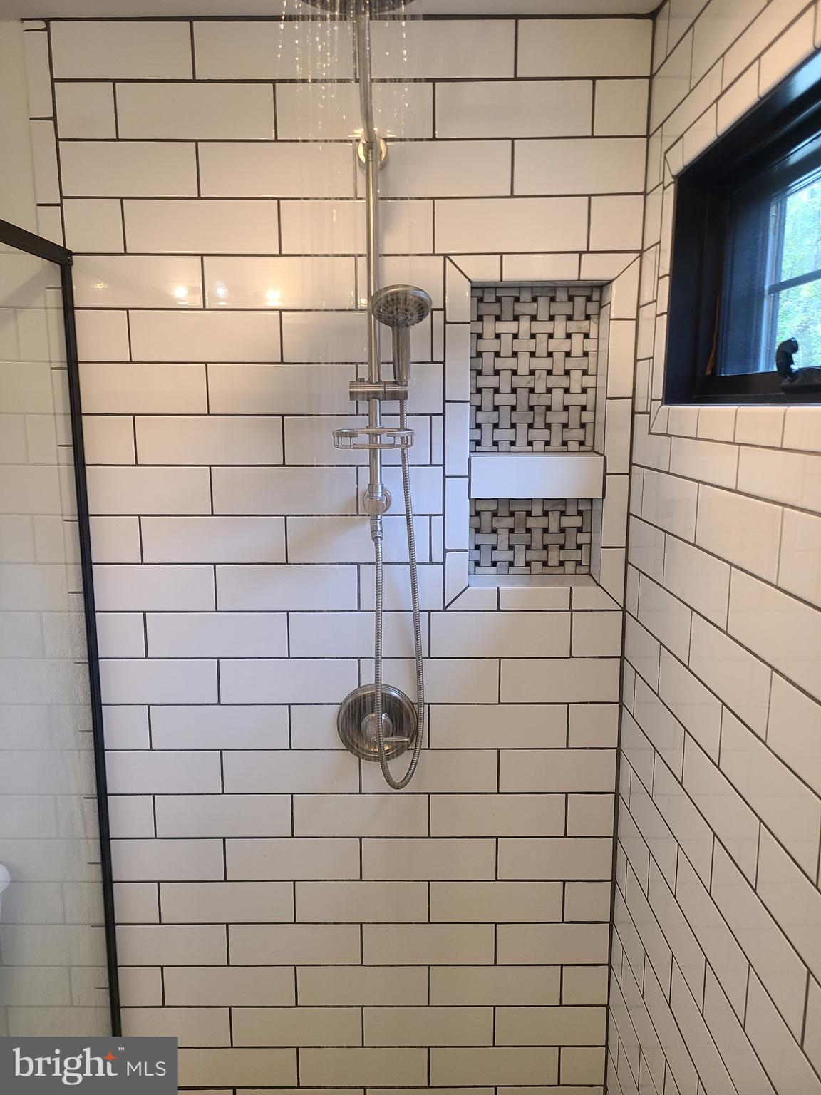 122 HERITAGE KNOLL LANE