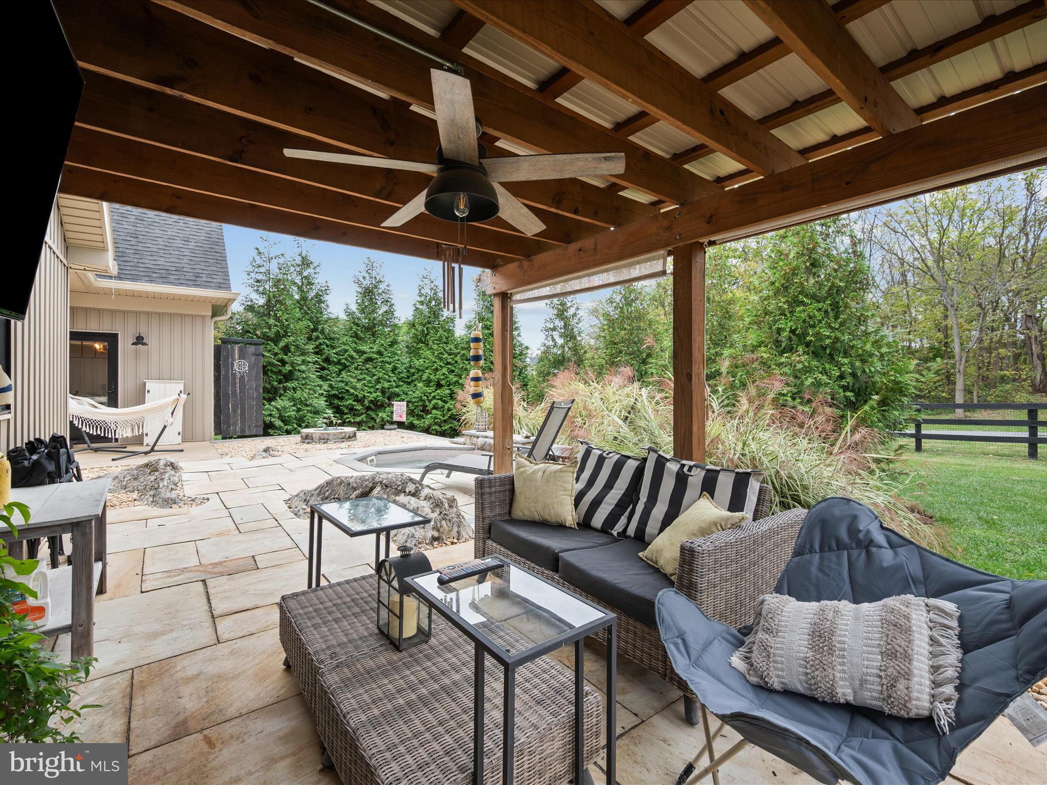 122 HERITAGE KNOLL LANE