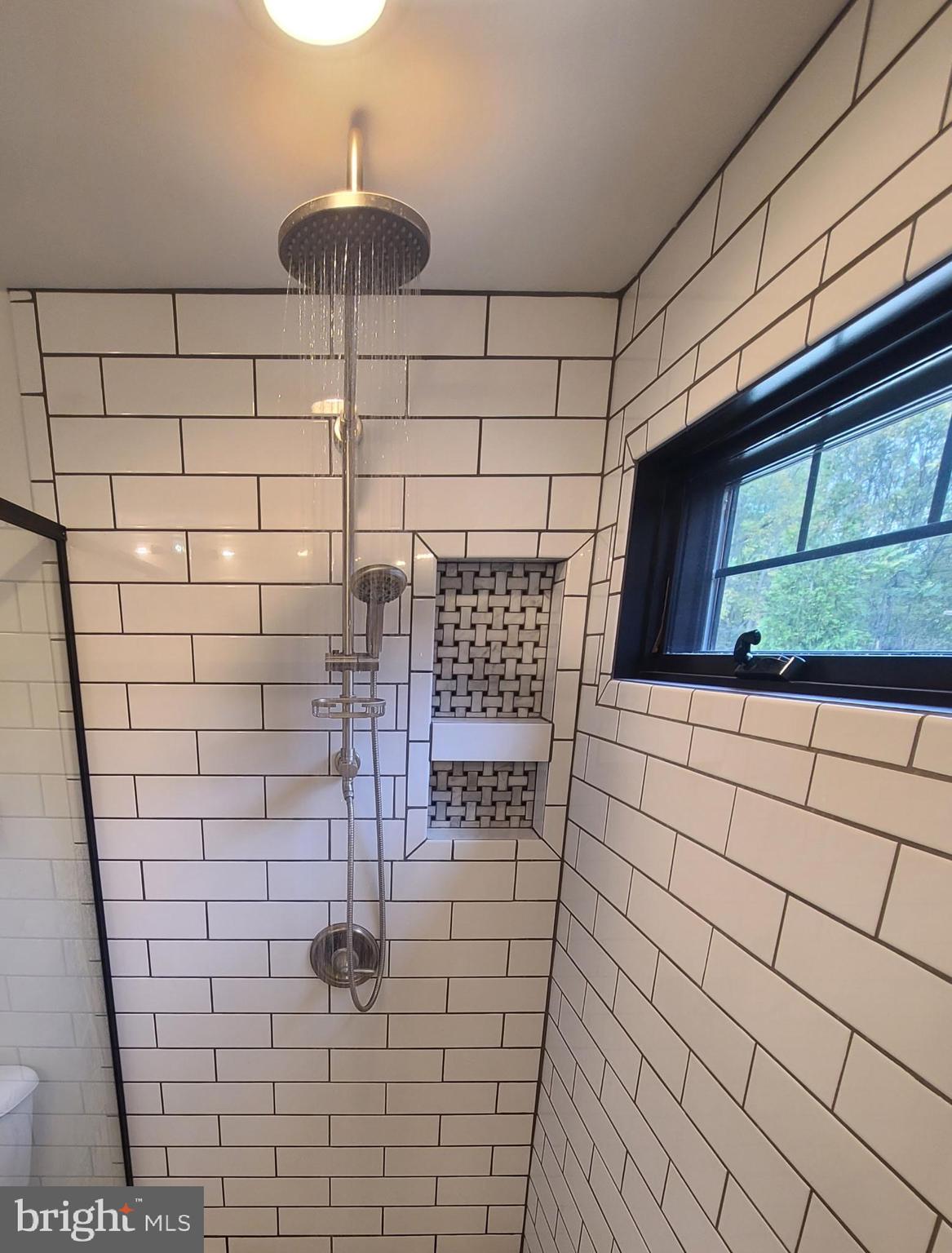 122 HERITAGE KNOLL LANE