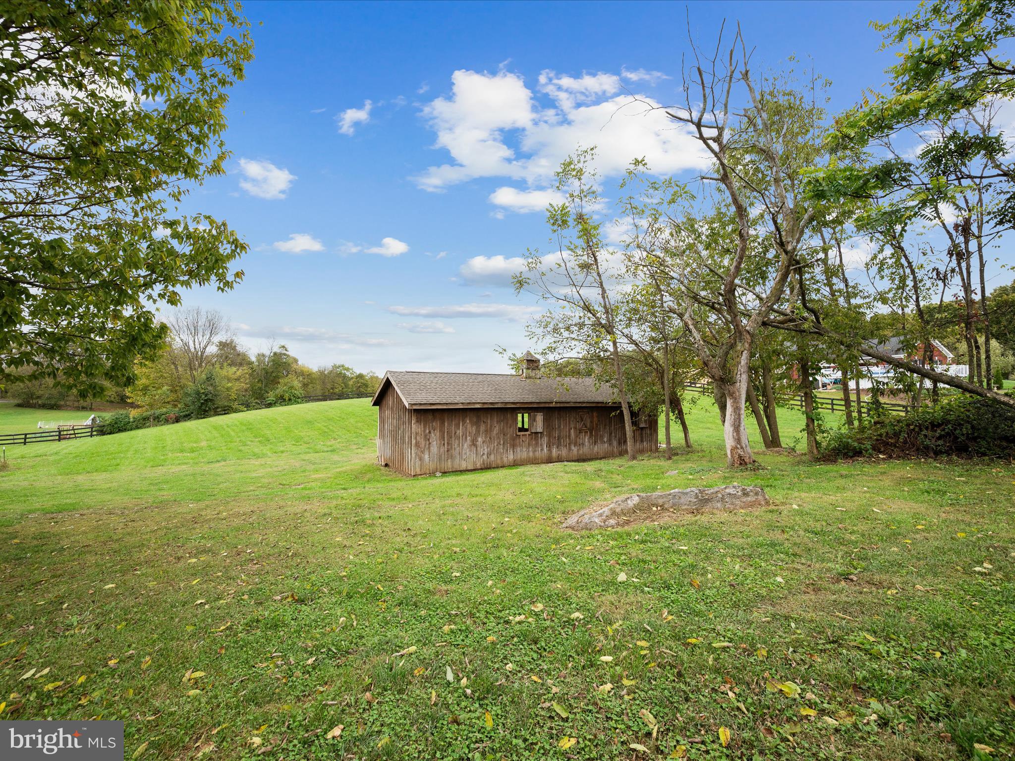 122 HERITAGE KNOLL LANE