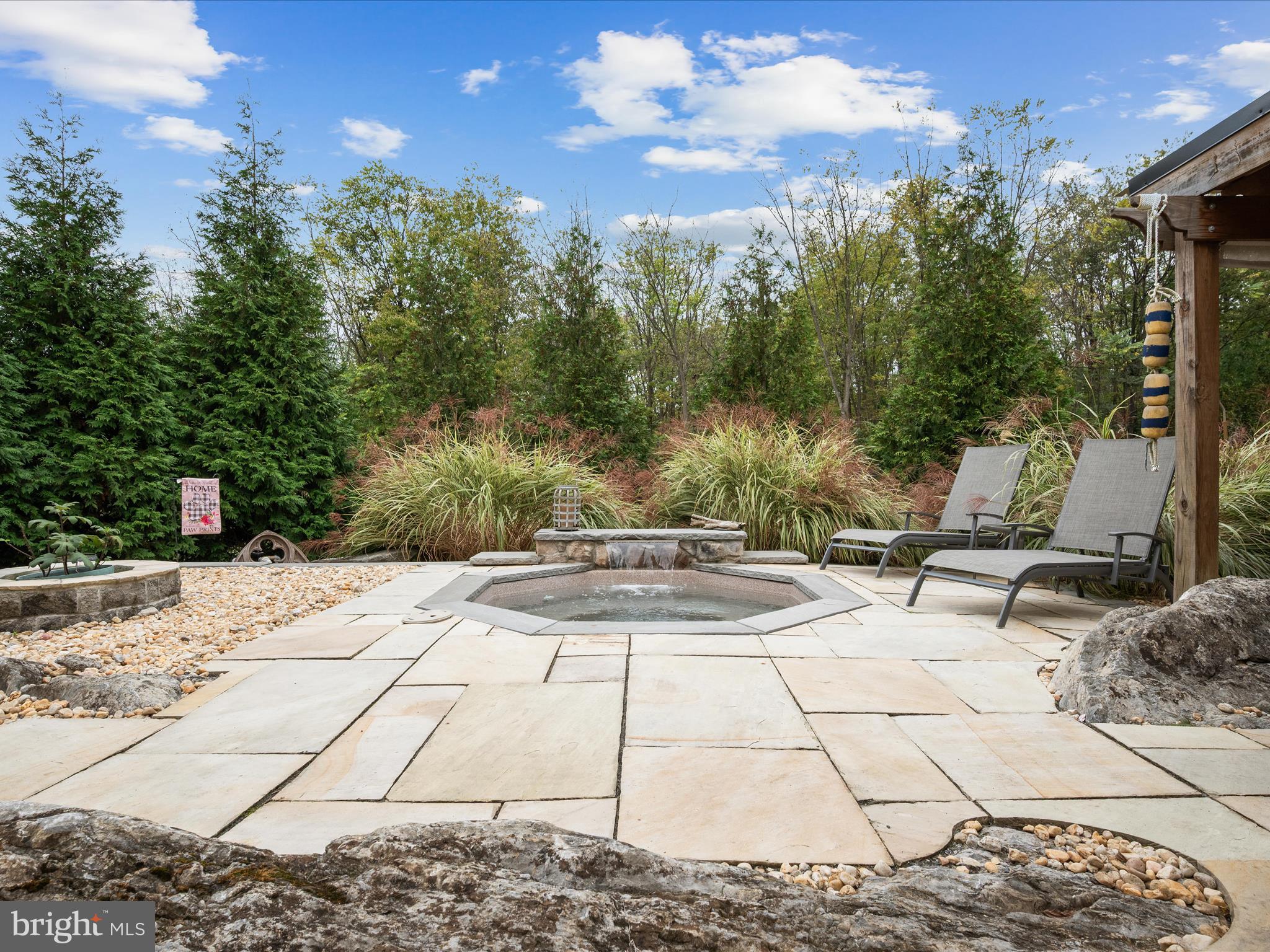 122 HERITAGE KNOLL LANE