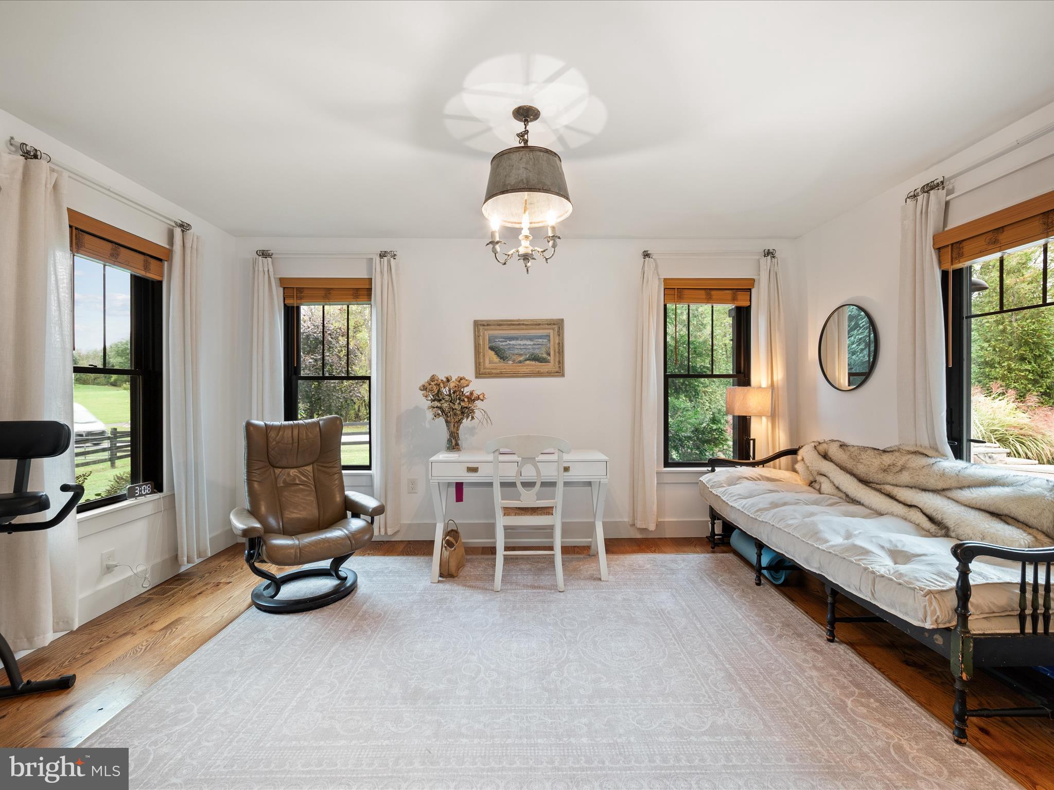 122 HERITAGE KNOLL LANE