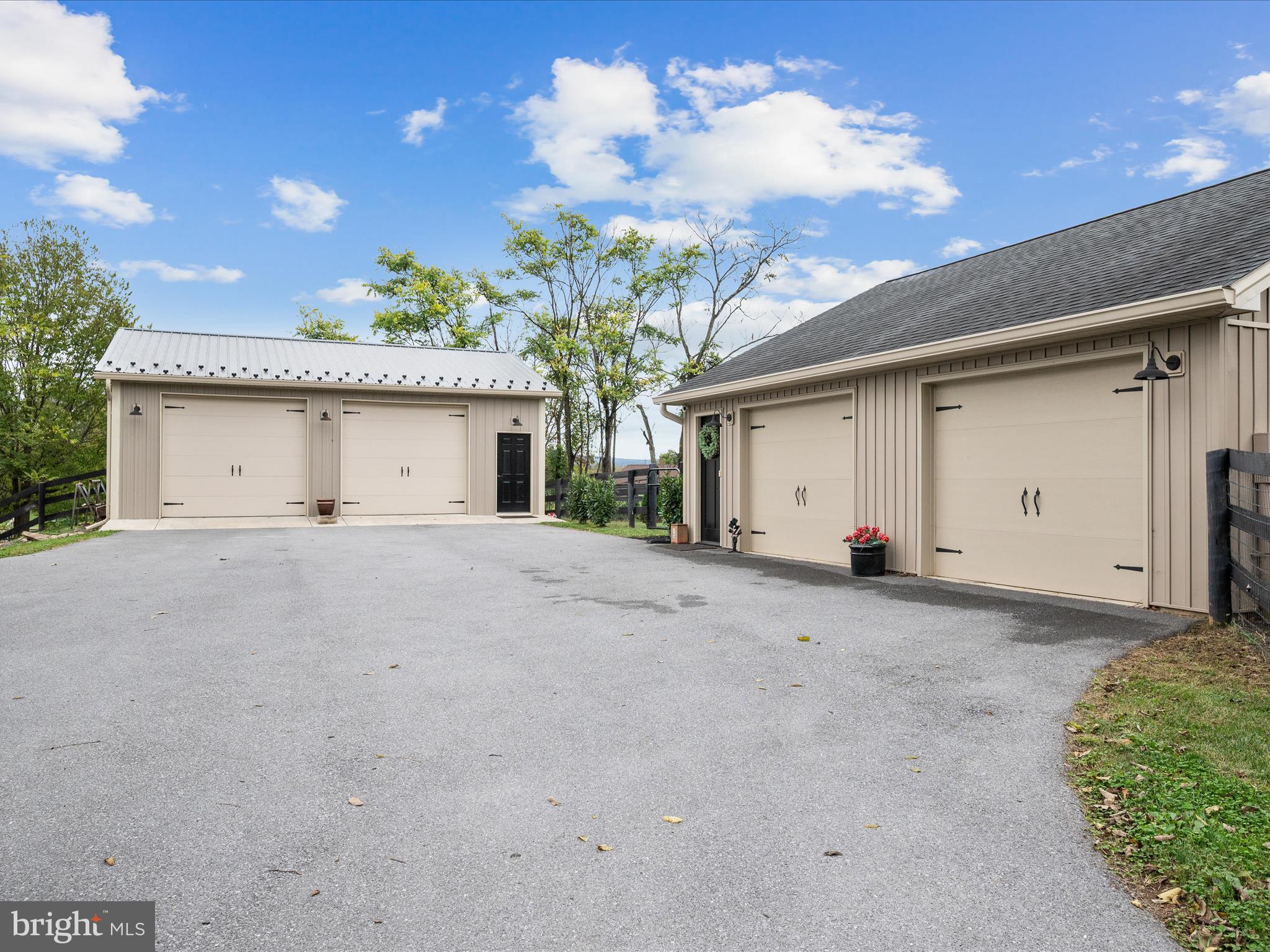 122 HERITAGE KNOLL LANE