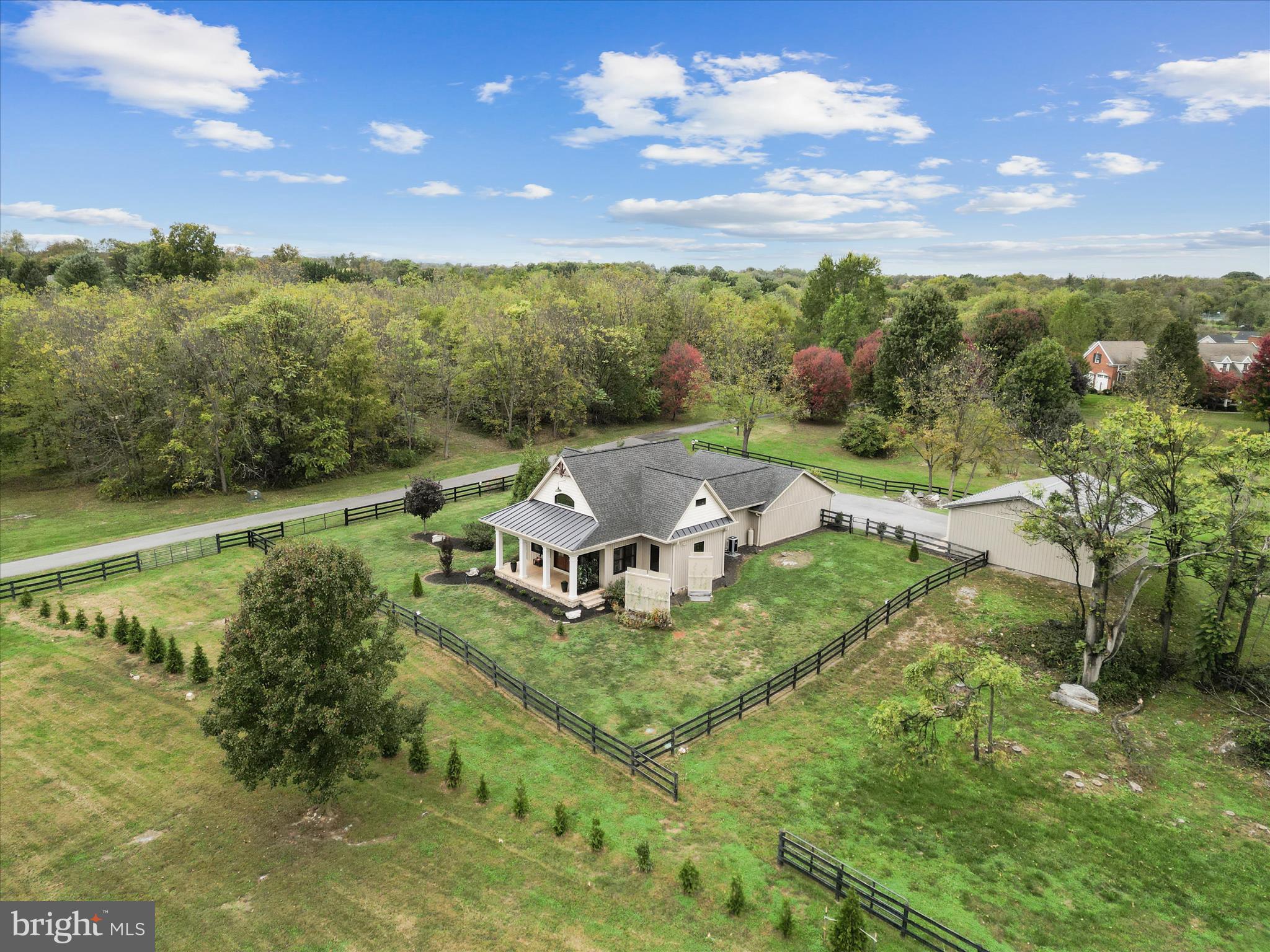 122 HERITAGE KNOLL LANE