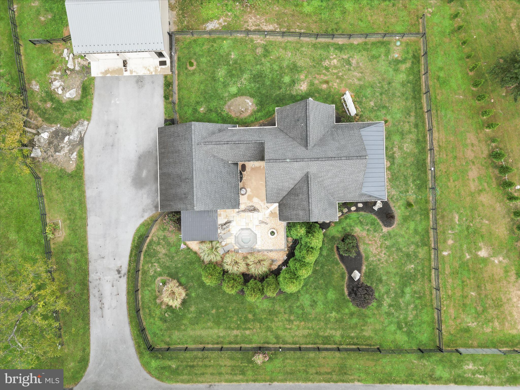 122 HERITAGE KNOLL LANE