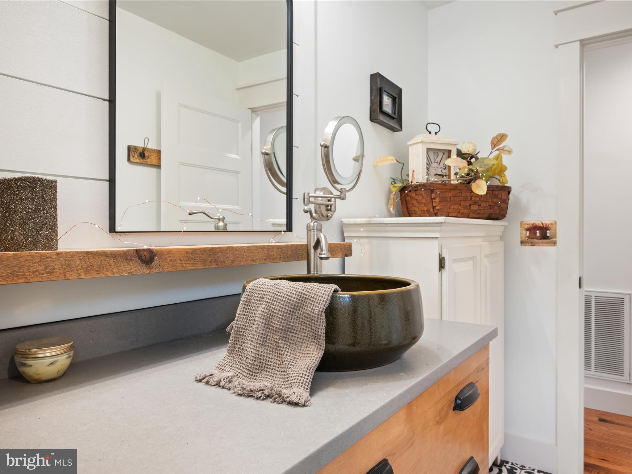 122 HERITAGE KNOLL LANE