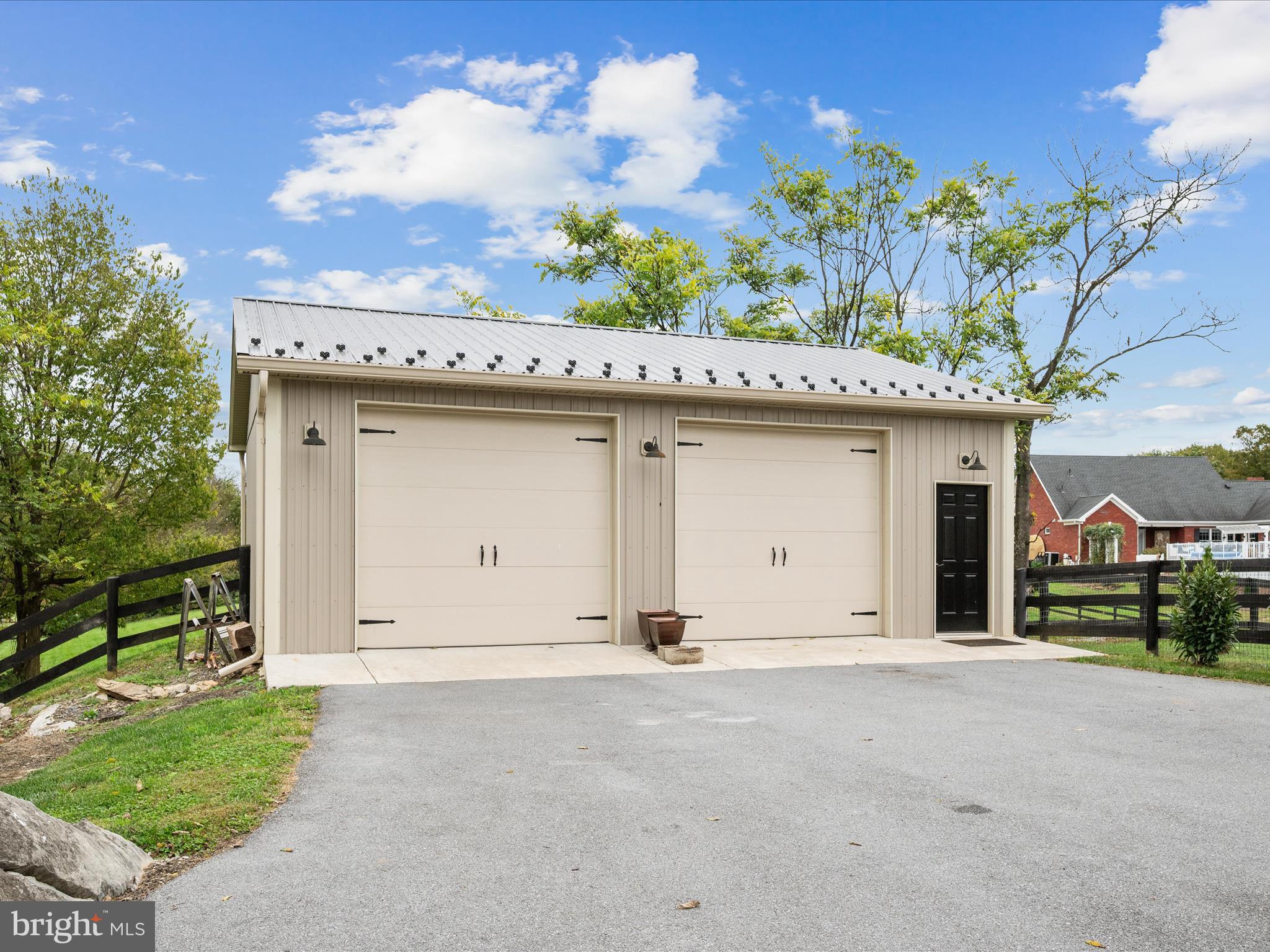 122 HERITAGE KNOLL LANE