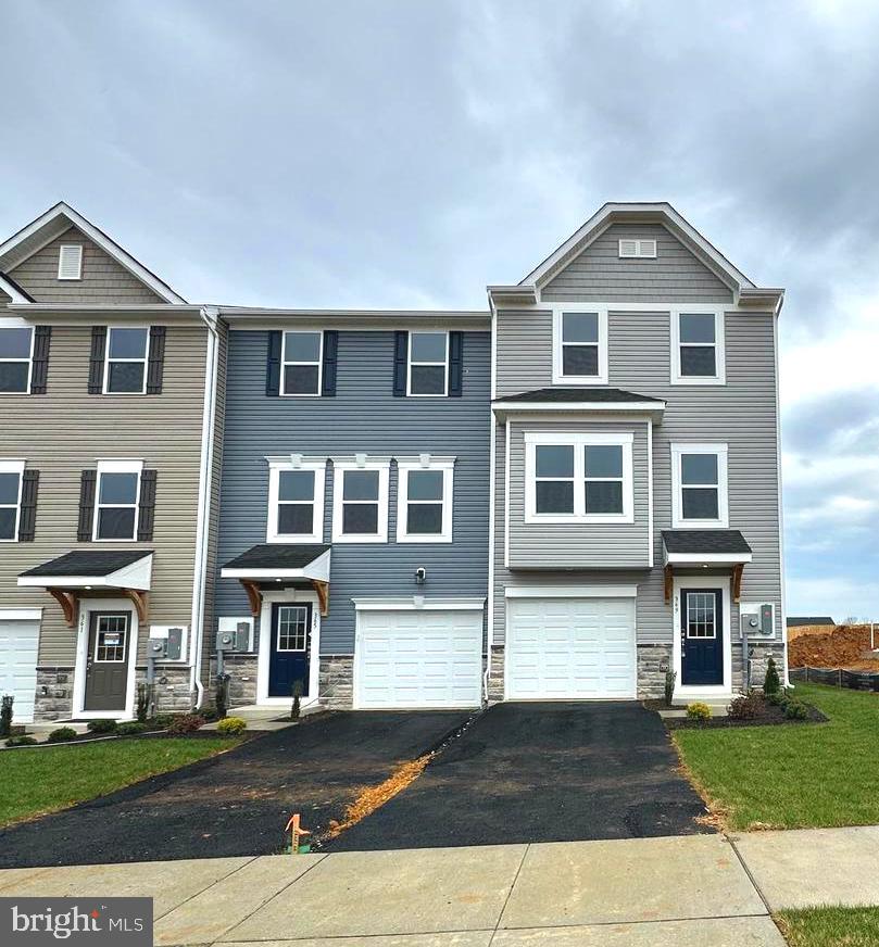 369 HUNTWELL W AVE