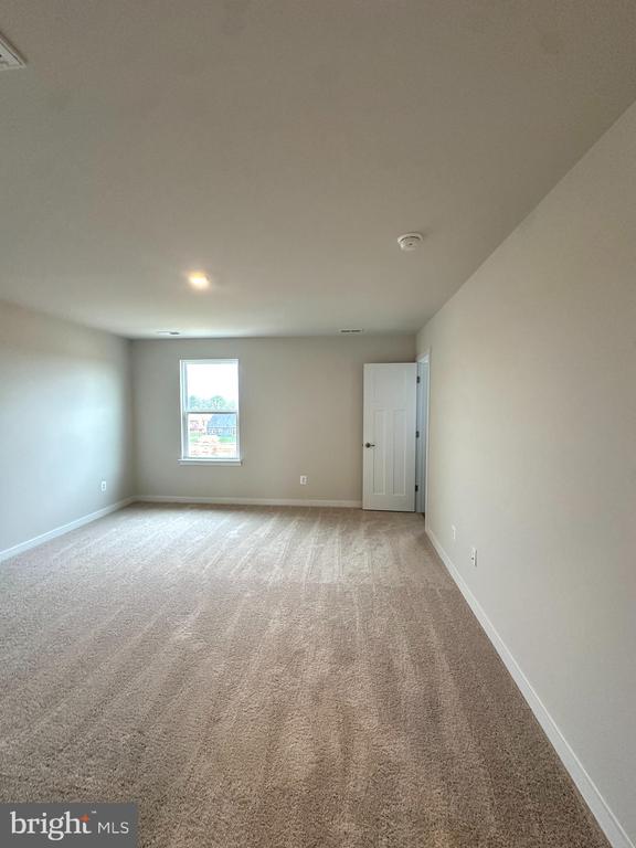 369 HUNTWELL W AVE