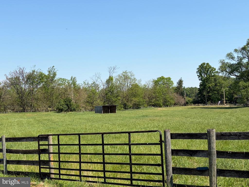 1381 LEETOWN ROAD