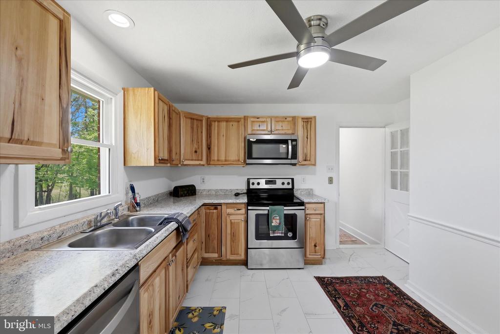 1381 LEETOWN ROAD
