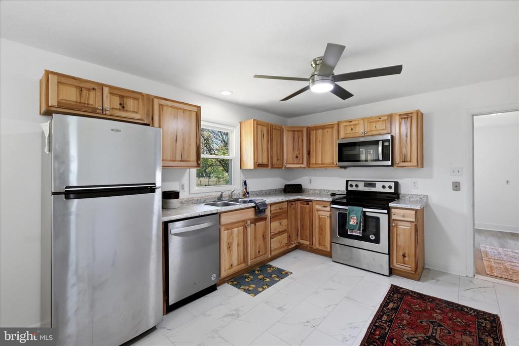 1381 LEETOWN ROAD