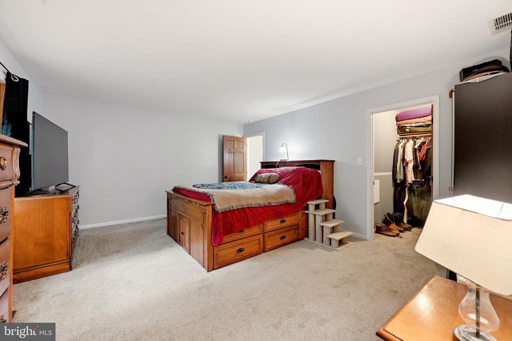 127 127 COOL GLEN CIRCLE