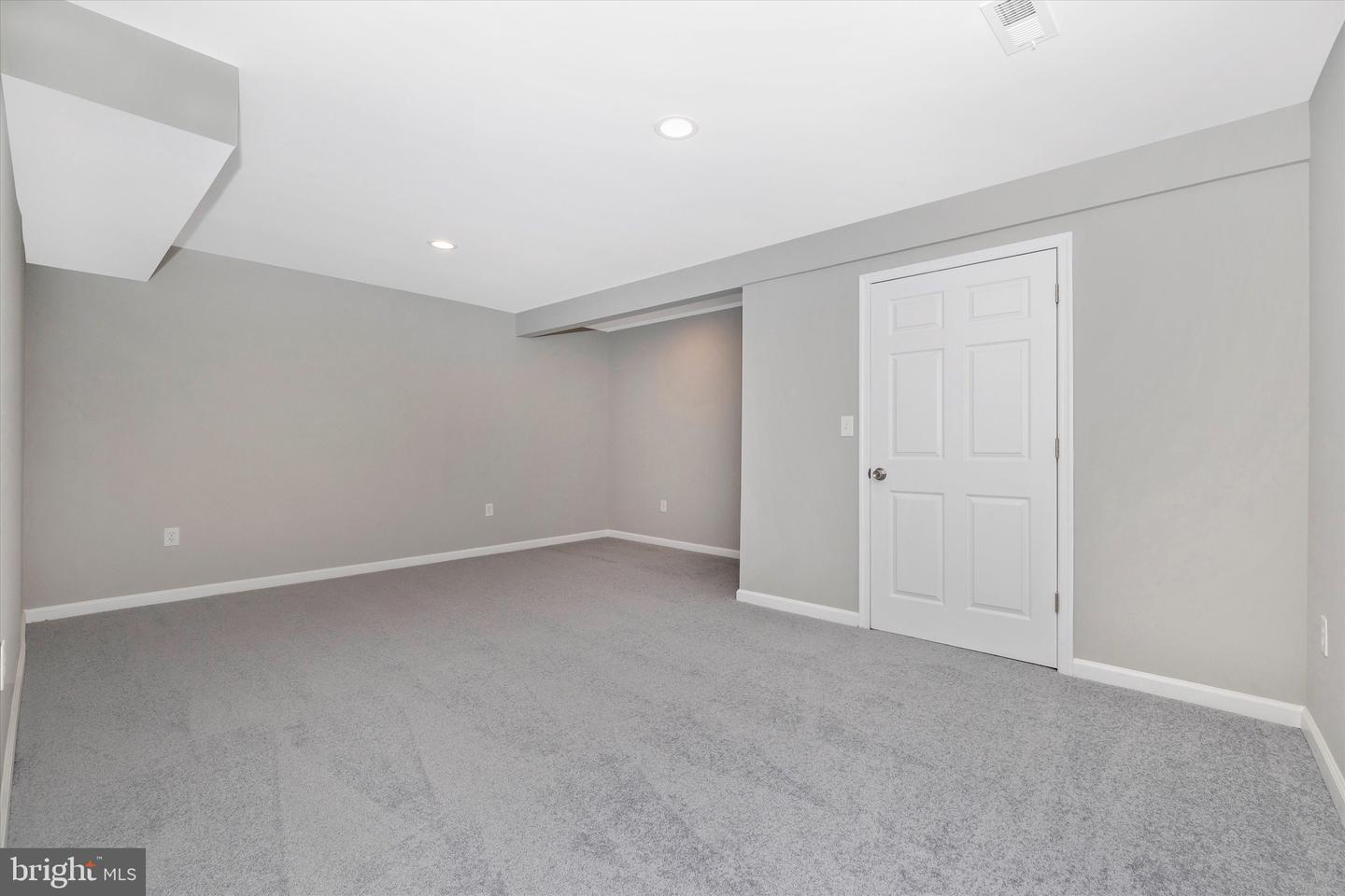523 Weber LANE