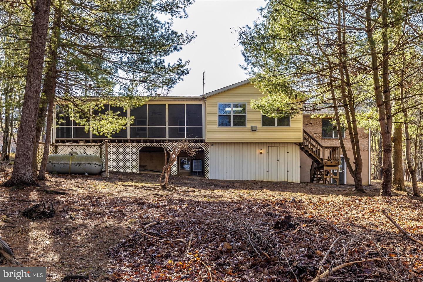 523 Weber LANE