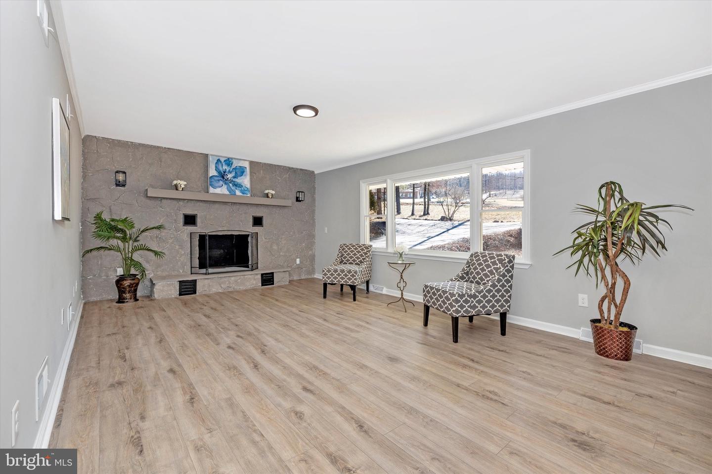 523 Weber LANE