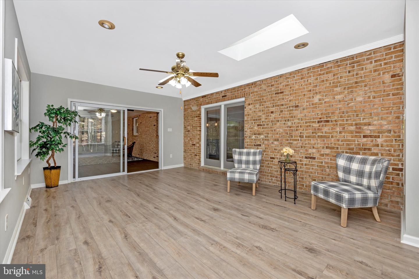 523 Weber LANE