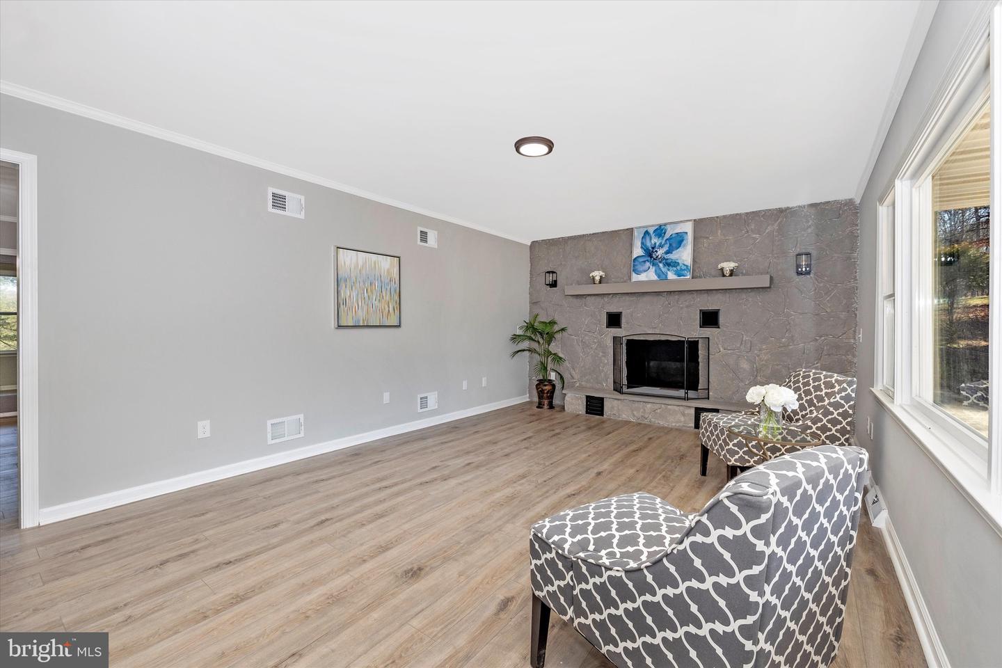523 Weber LANE