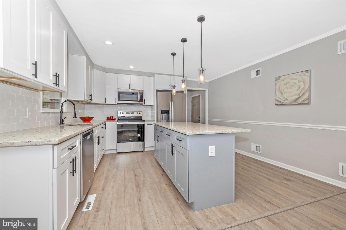 523 Weber LANE