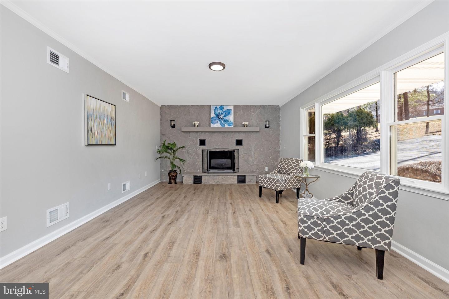 523 Weber LANE