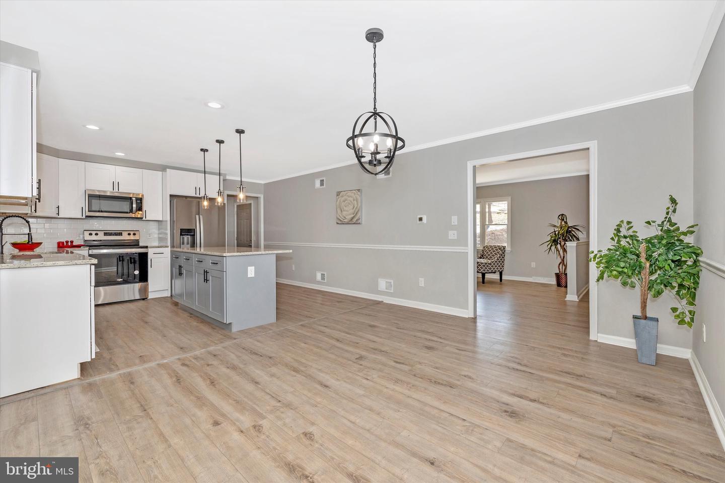 523 Weber LANE