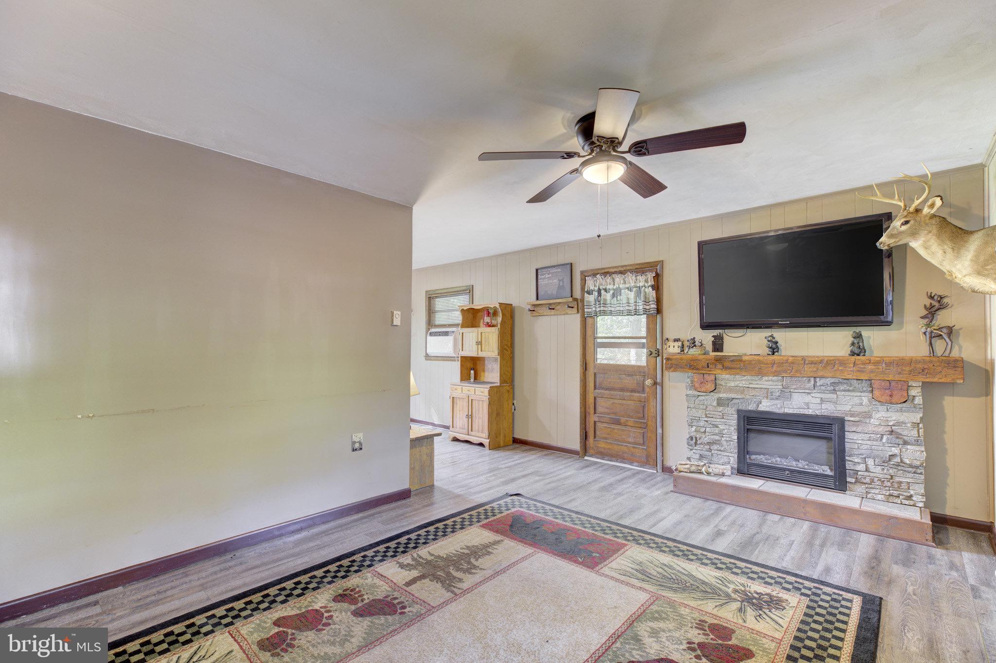 142 Redbud Ln