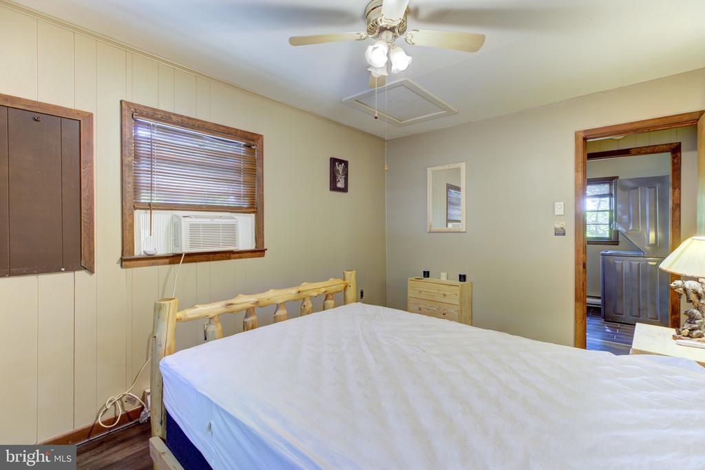 142 Redbud Ln