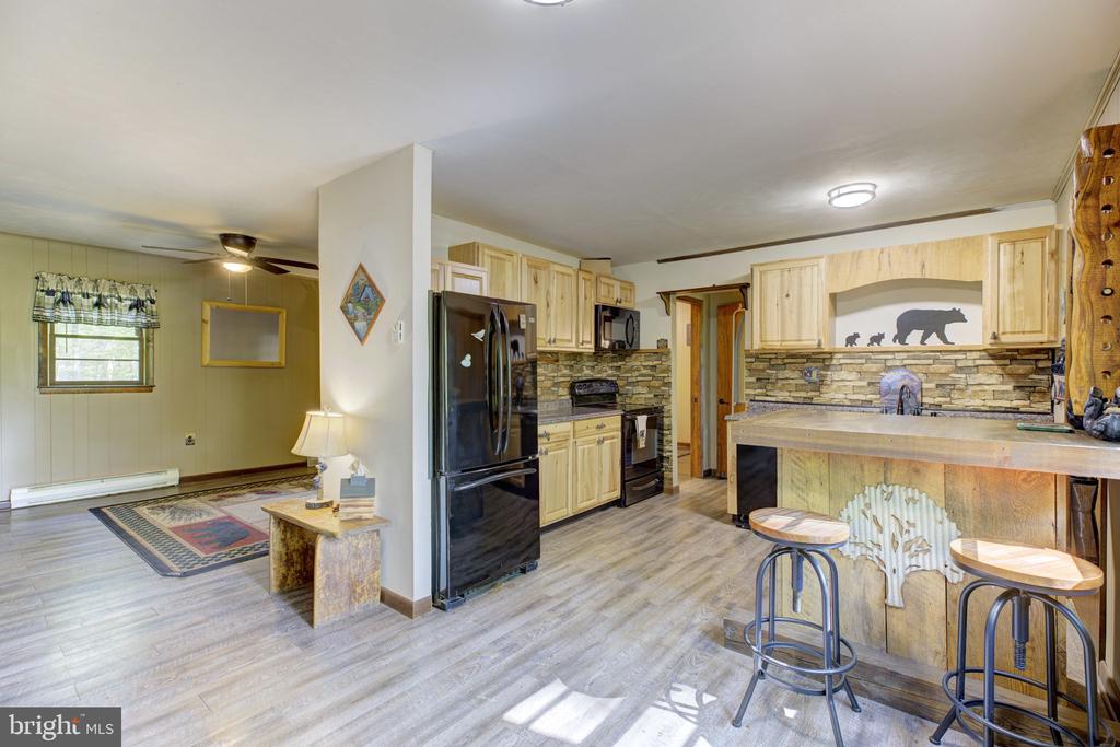 142 Redbud Ln