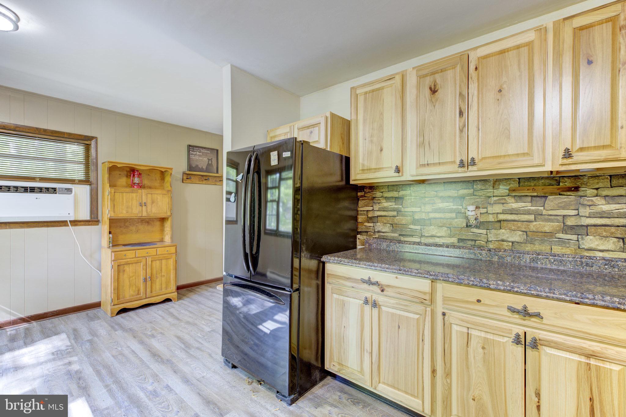 142 Redbud Ln