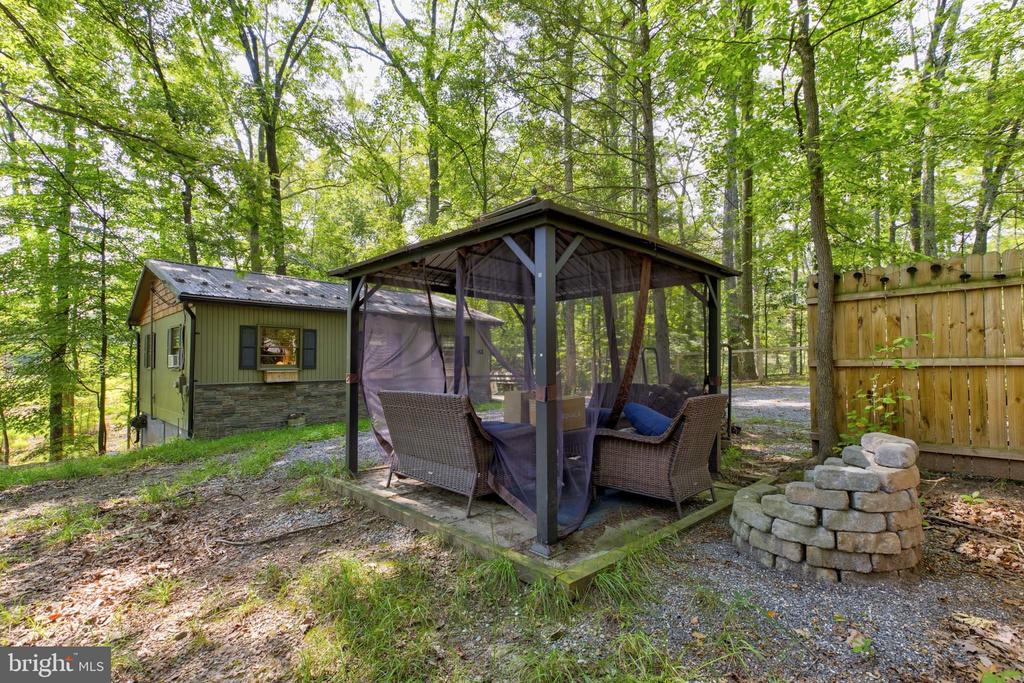 142 Redbud Ln