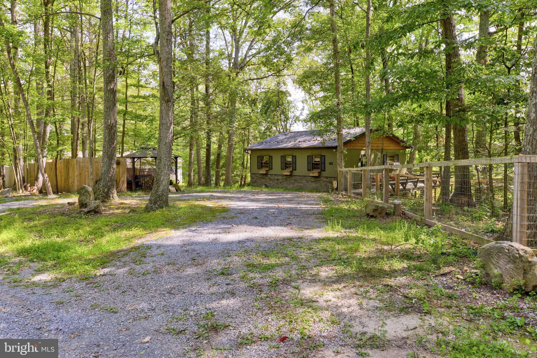 142 Redbud Ln