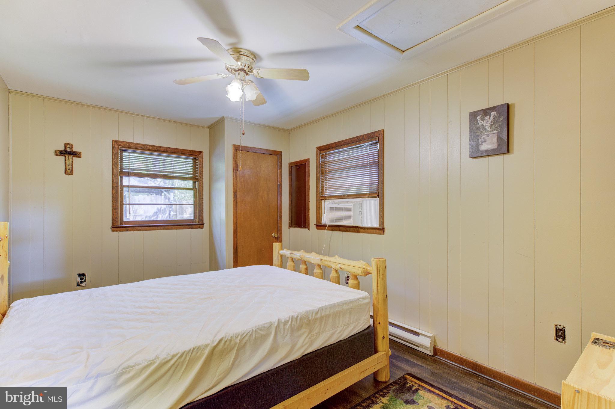 142 Redbud Ln