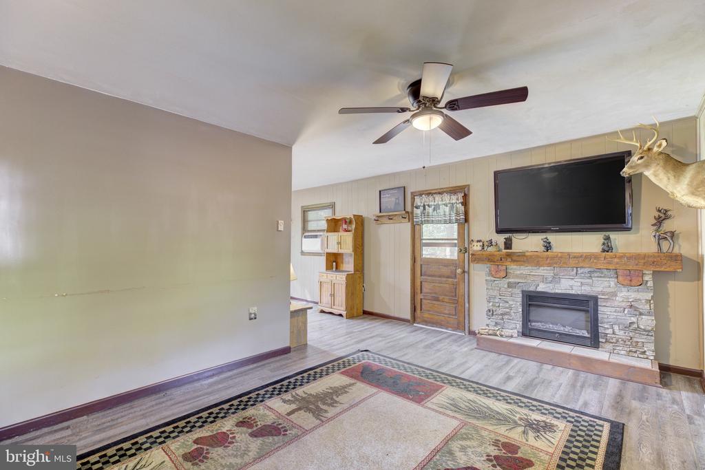 142 Redbud Ln
