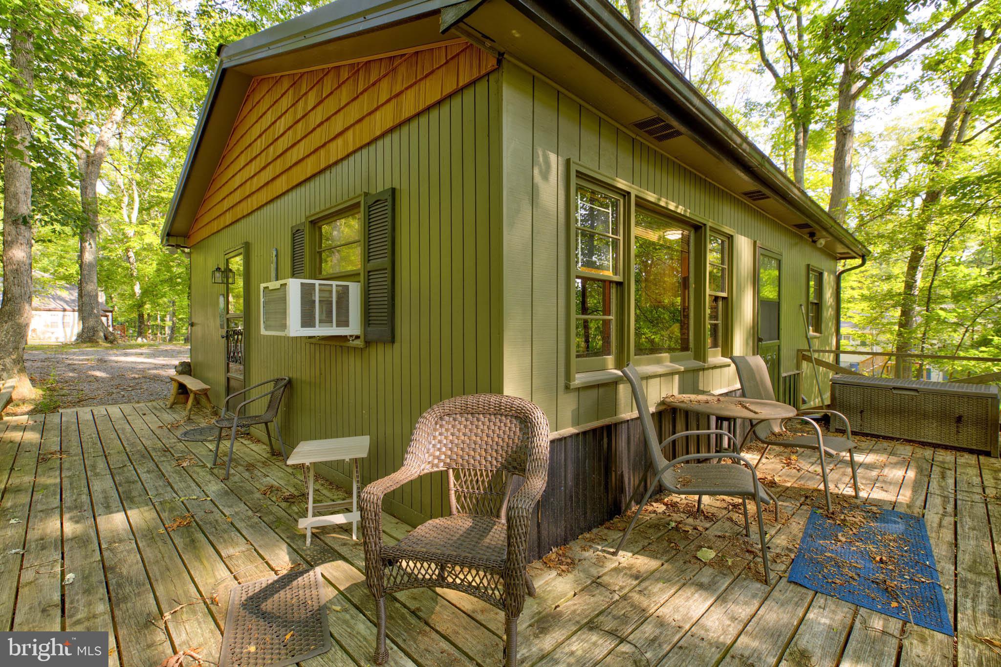 142 Redbud Ln
