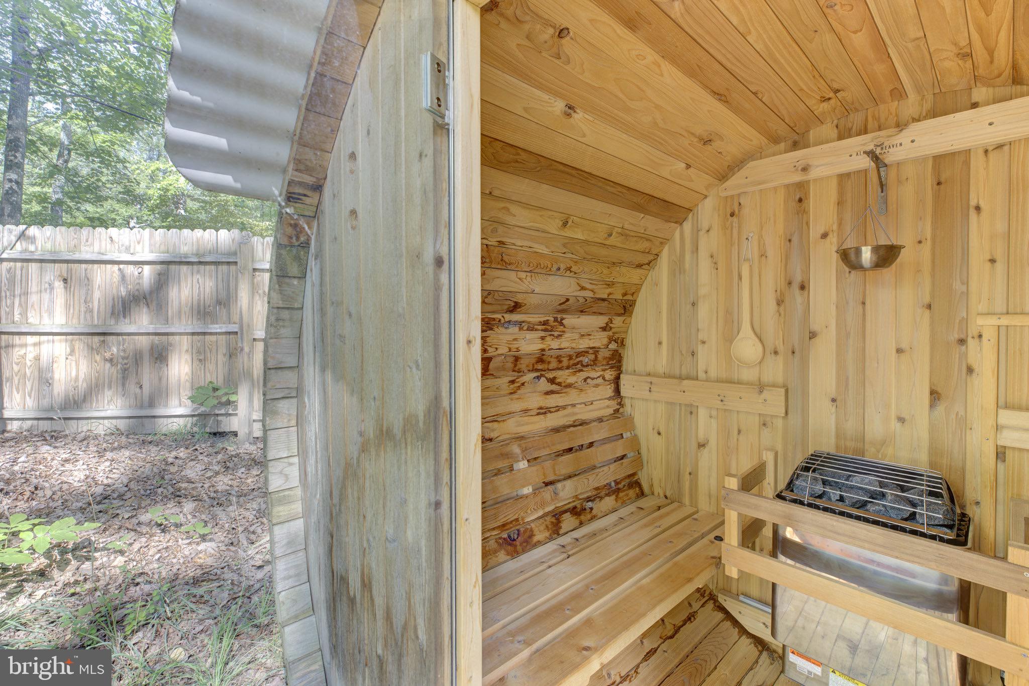 142 Redbud Ln