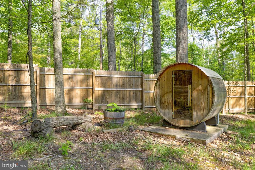 142 Redbud Ln